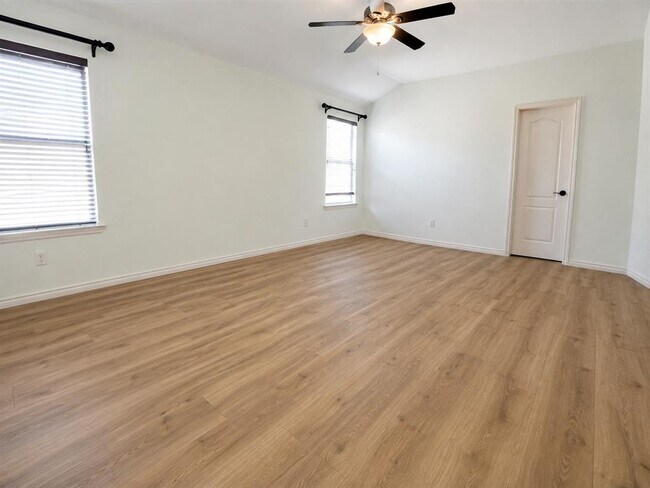 Building Photo - 3844 Laurel Ridge Dr