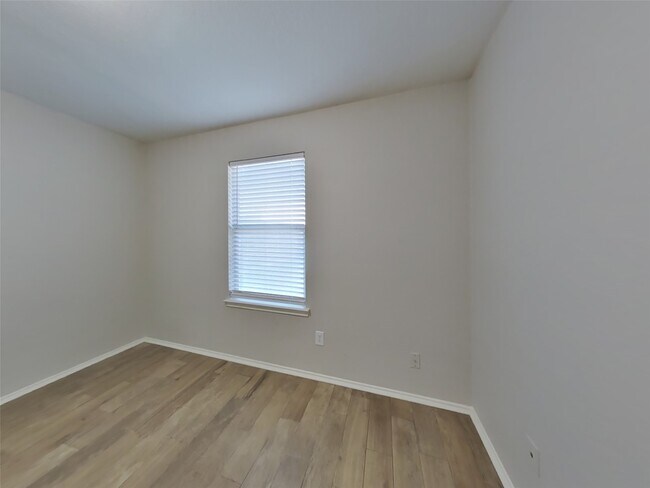 Building Photo - 22823 Sugar Bear Dr