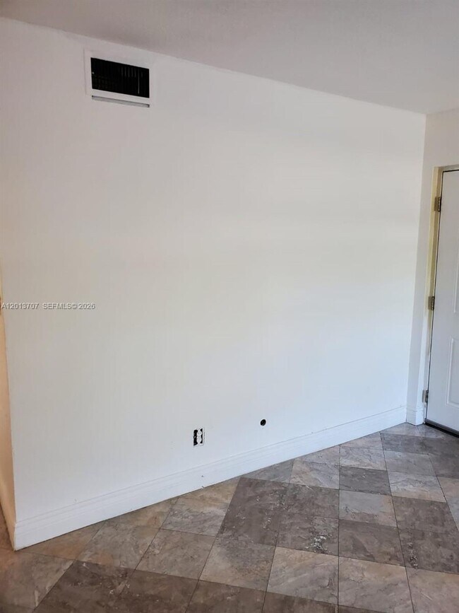 Building Photo - 3015 NW 118th Dr
