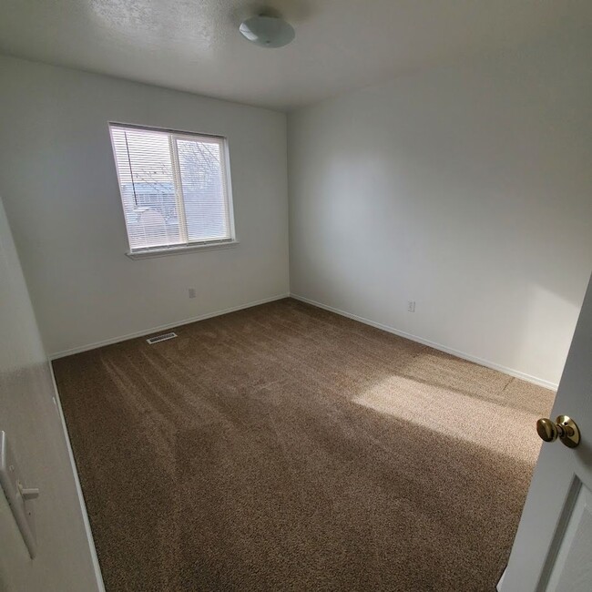 Building Photo - Charming West Boise Home with Spacious Yar...