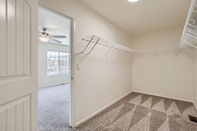 Building Photo - 3 bedroom townhome on north side, attached...