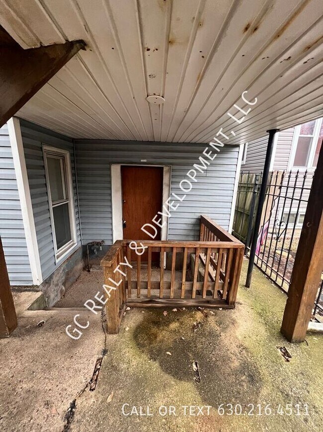 Building Photo - 1752 N Drake Ave