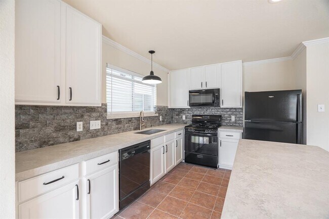 Building Photo - 21815 Grassy Hill Ln