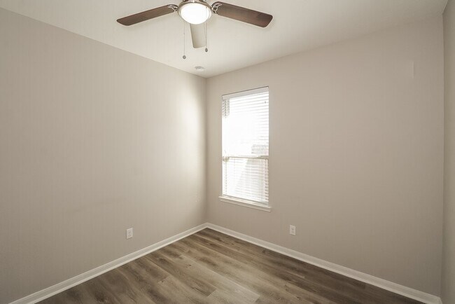 Building Photo - 20762 Rainmead Dr