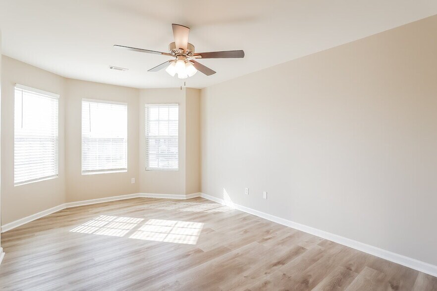 Building Photo - 5480 Sierra Trl