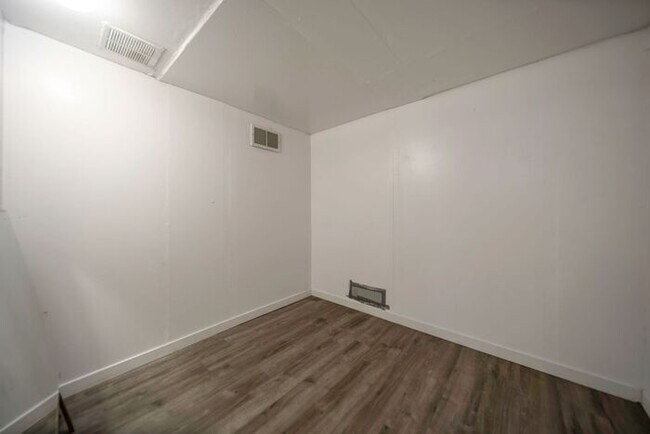 Building Photo - Remodeled Bungalow Style Home w/ Basement