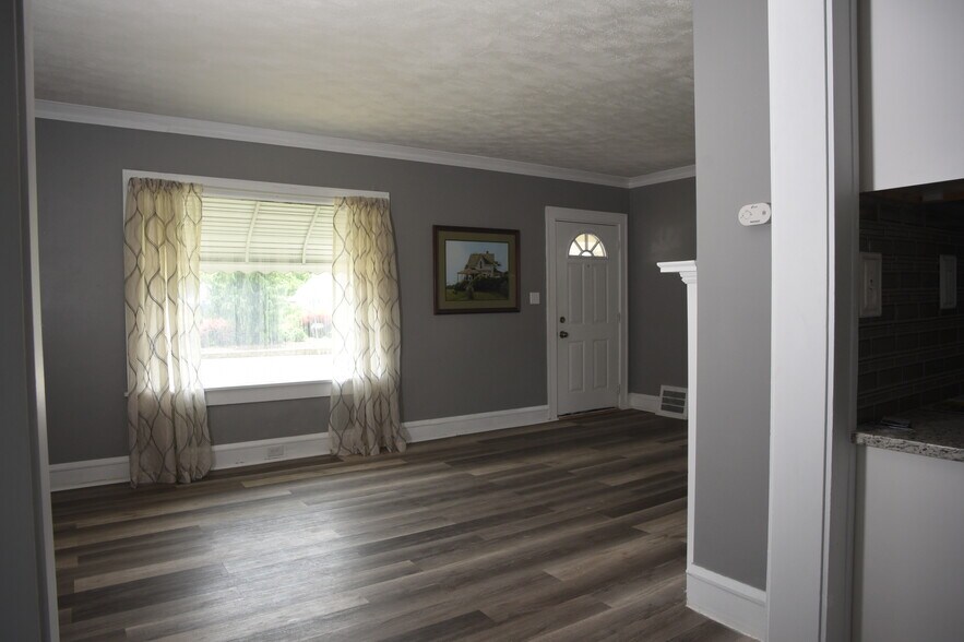 Building Photo - 13407 Cedar Rd