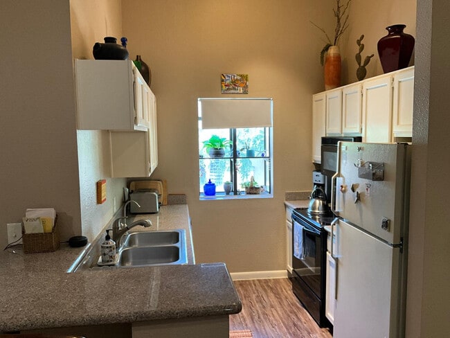 Building Photo - 747 S Ext Rd