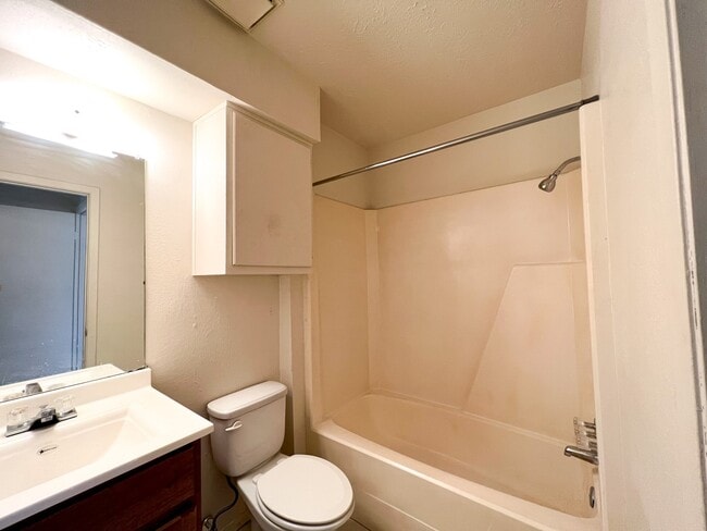 Building Photo - 709 Ruth Ct