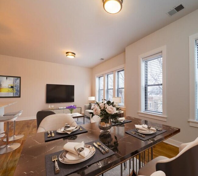 Building Photo - 2203 W Eastwood Ave