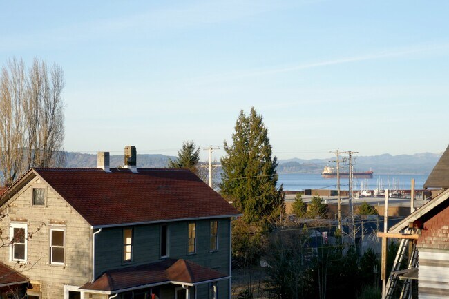 Building Photo - 3050 Grand Ave