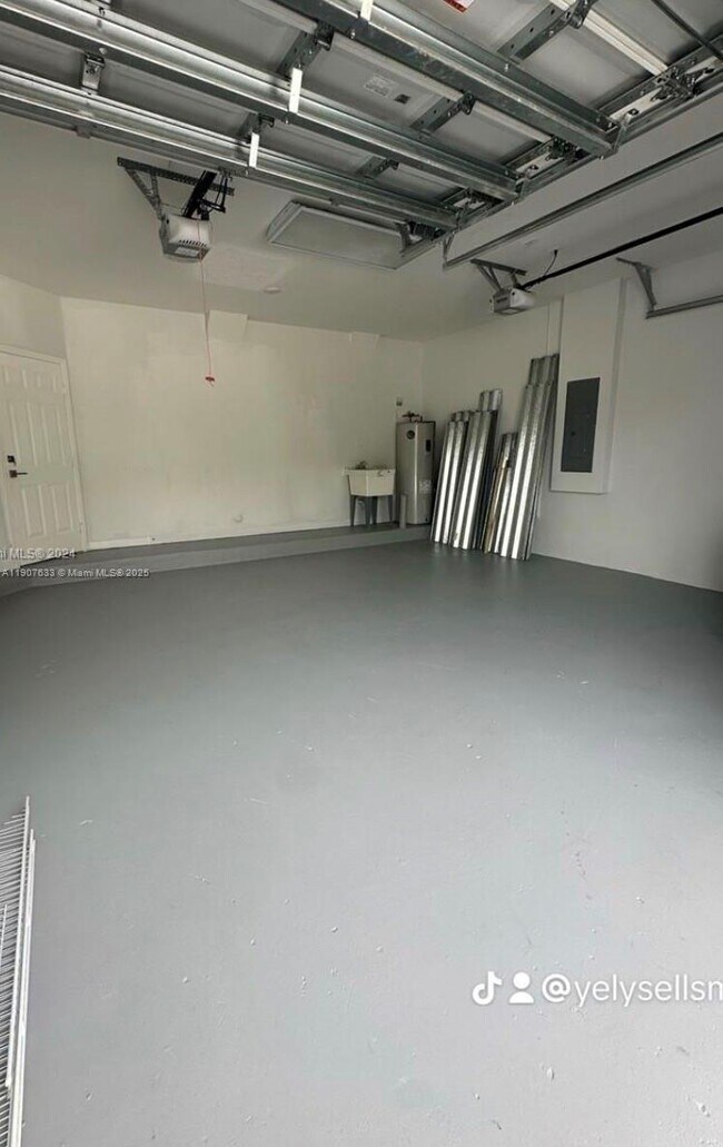 Building Photo - 16314 SW 61st Ln