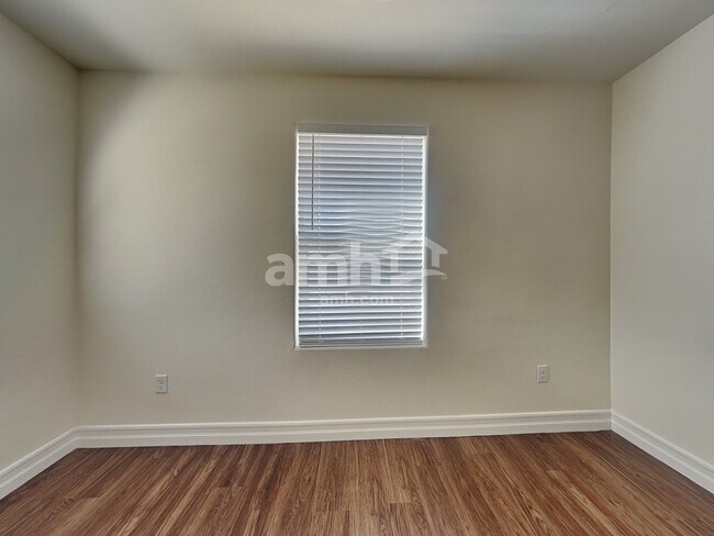 Building Photo - 5843 Petronius St