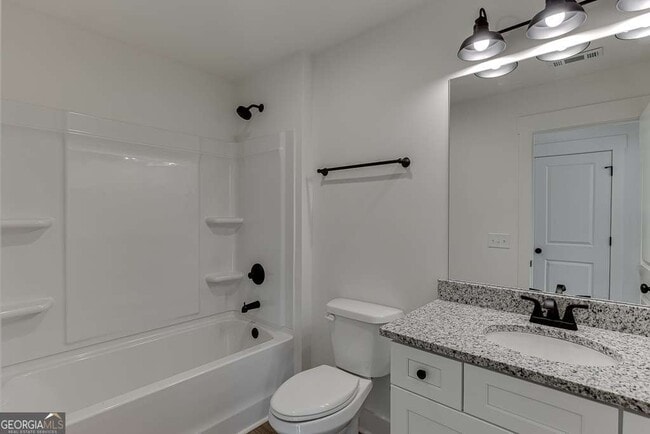 Building Photo - 569 Clayton St