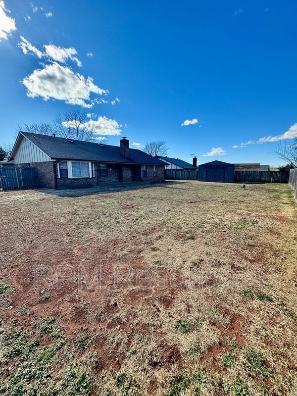 Building Photo - 1135 W Johnathan Way