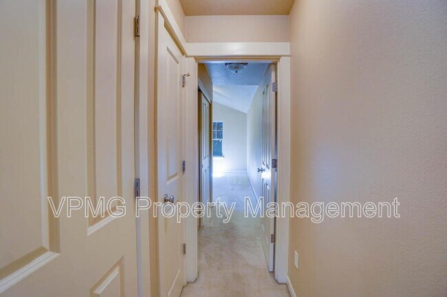 Building Photo - 8019 NE 61st St