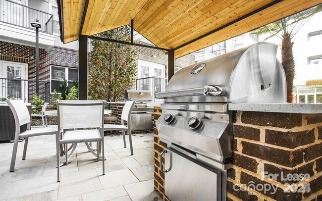 Building Photo - 205 S Kings Dr