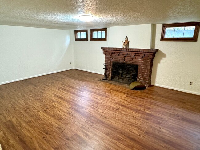 Building Photo - Alameda Neighborhood Pristine Tudor Home, Downtown Views, All The Amenities - A Must See!