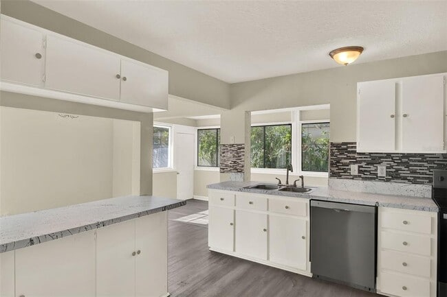 Building Photo - 3 Trophy Ln