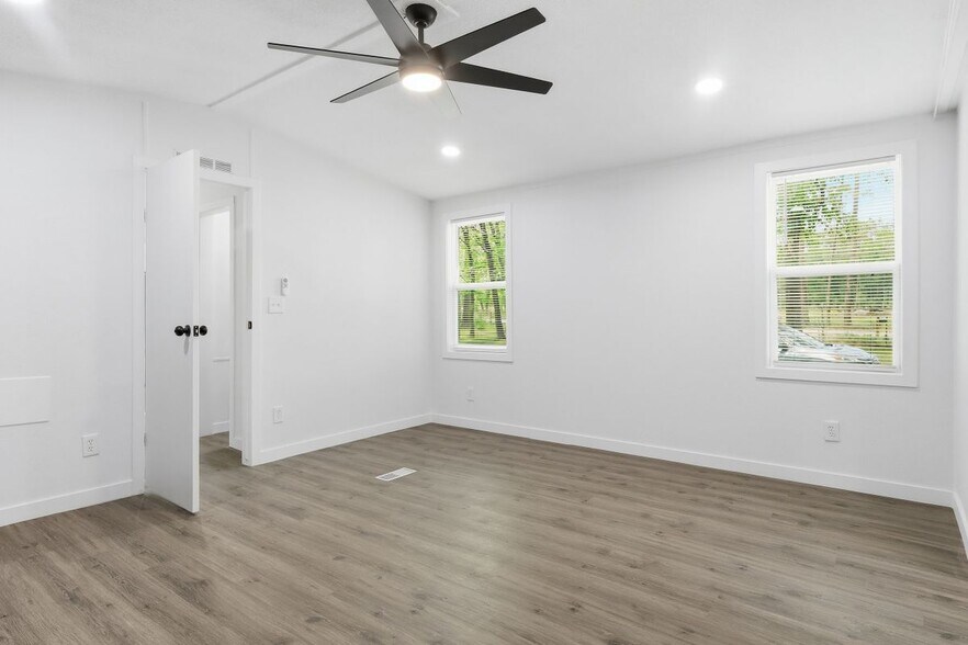 Building Photo - 19856 Old Hwy 105 E