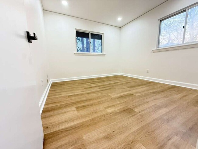 Building Photo - FOR RENT – FULLY REMODELED 4 BEDROOM | 2 BATH HOME!