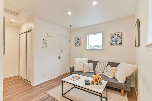 Building Photo - Beautiful top floor 1 bedroom 1 bathroom apartment on Lower Queen Anne