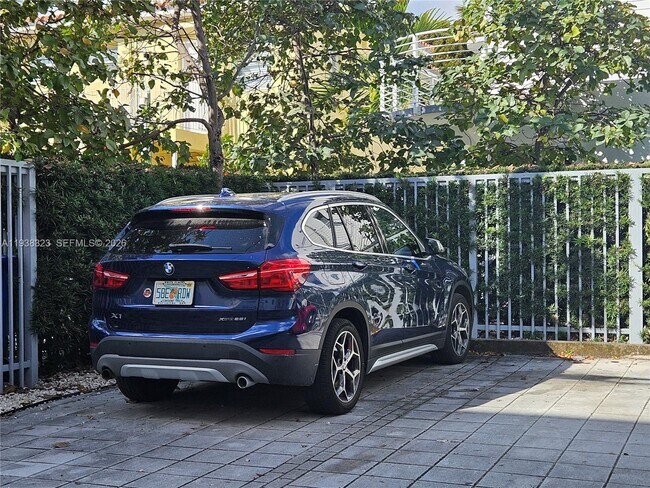 Building Photo - 557 Michigan Ave