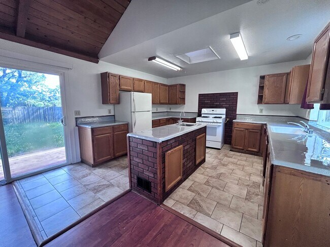 Building Photo - 441 Haggin Ave