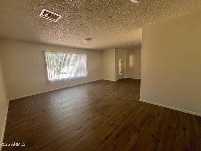 Building Photo - 1300 E Buckhorn Dr