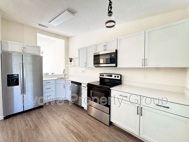 Building Photo - 10 Bren Mar Ln