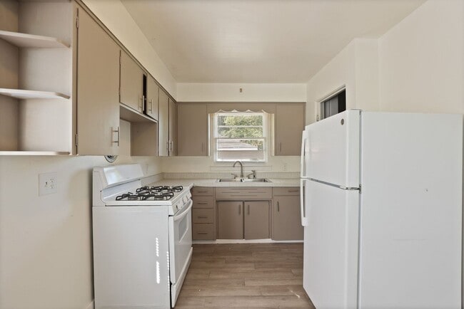 Building Photo - 2507 Prescott Ave