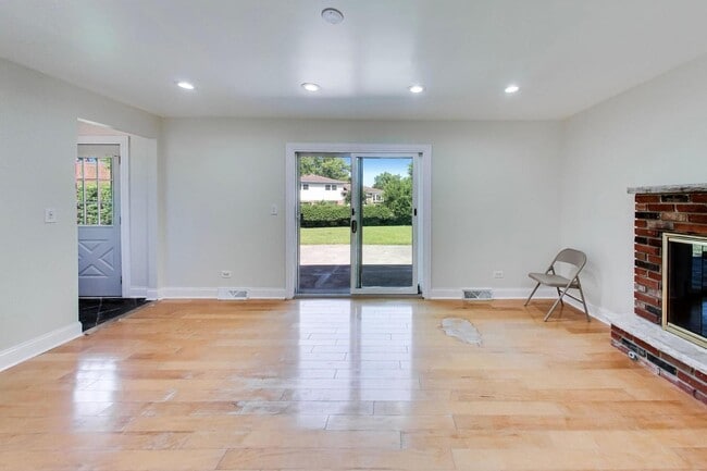 Building Photo - 1526 Carrol Ct