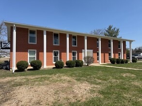 Building Photo - 418 Beloit St