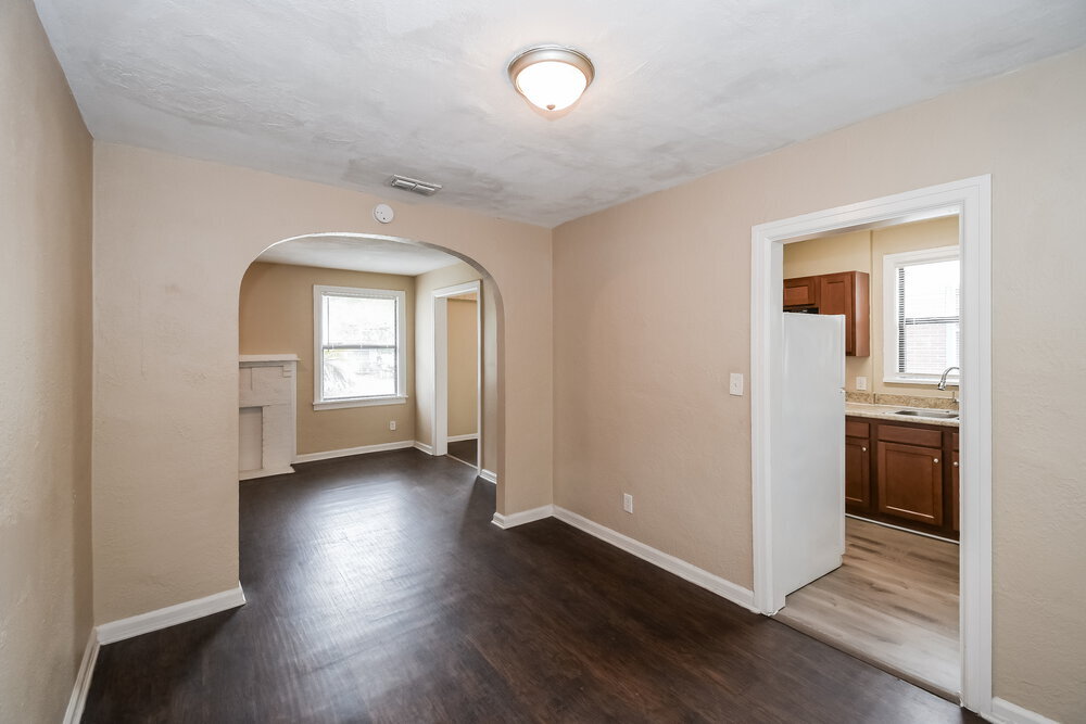 Building Photo - 346 W 68th St