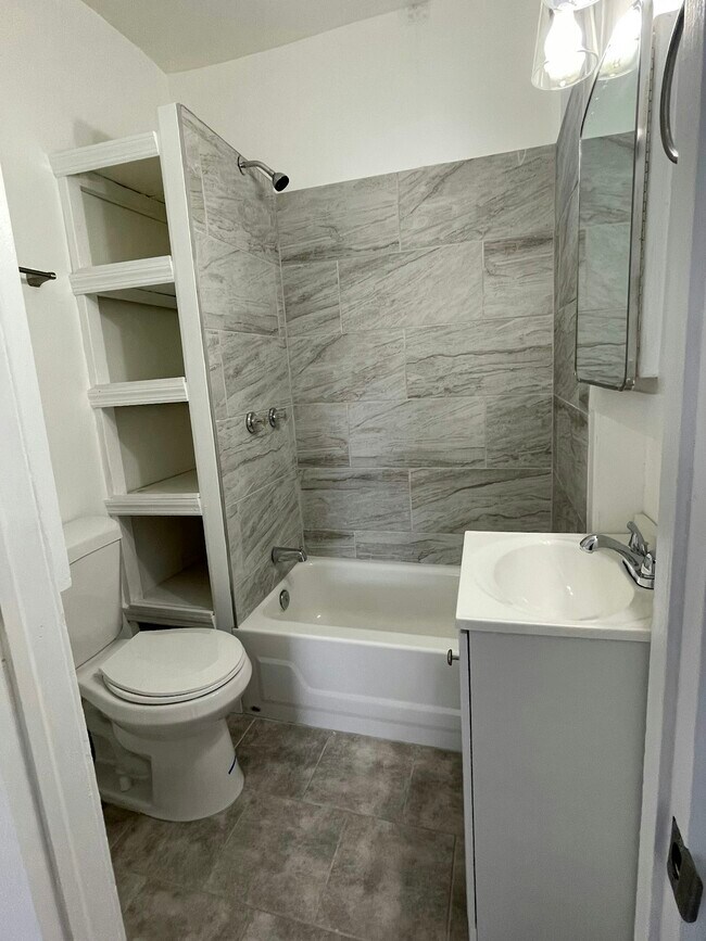 Building Photo - 612 W Norris St