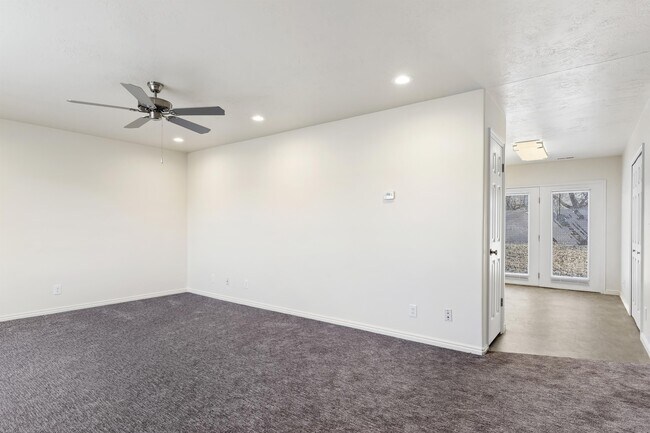 Building Photo - 353 N 360 W