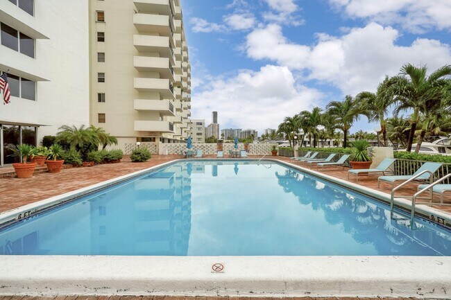 Building Photo - 401 Golden Isles Dr