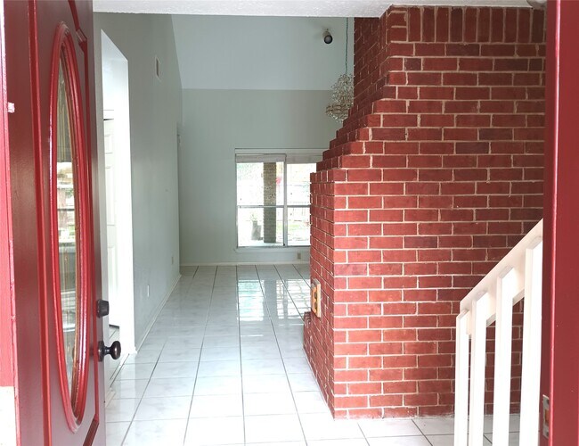 Building Photo - 16355 Flint Run Way