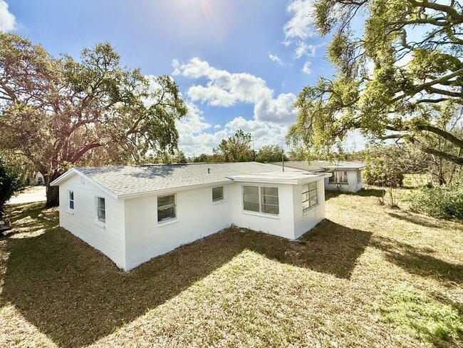 Building Photo - 12909 Kings Manor Ave