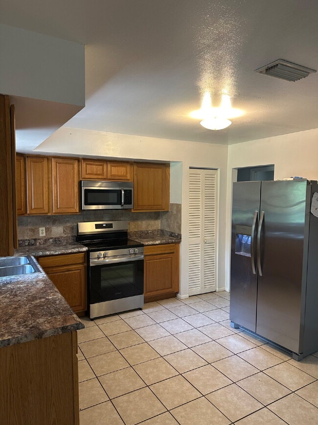 Building Photo - Very nice 4 Bedroom Home for Rent in Brook...