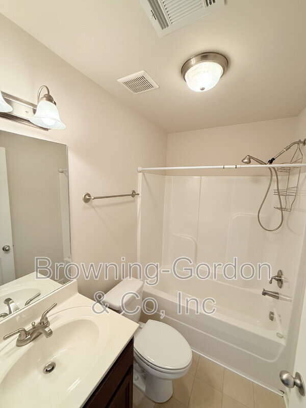 Building Photo - 1040 Charlie Daniels Pkwy