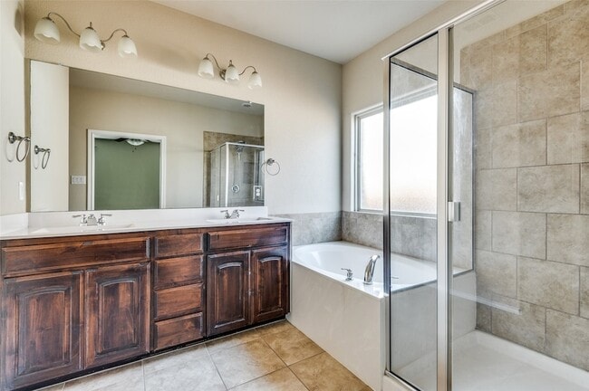 Building Photo - 1733 Kachina Lodge Rd