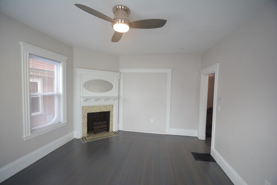 Building Photo - 31 Claybourne St