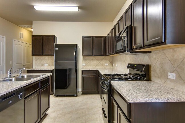Building Photo - 605 Brashear Ln