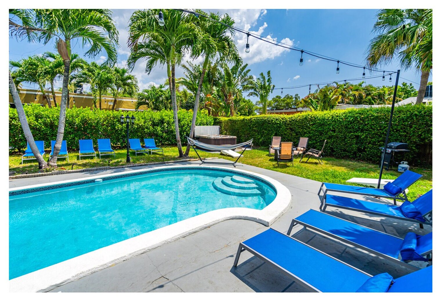 Building Photo - 425 NE 105th St