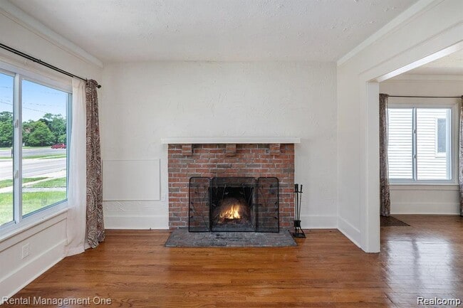 Building Photo - 838 Pinecrest Dr