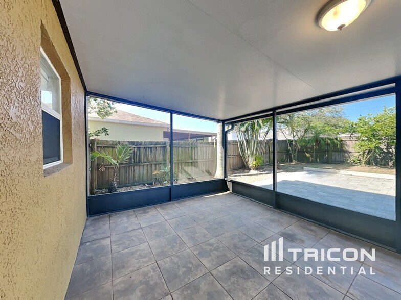 Building Photo - 12610 Lake Vista Dr