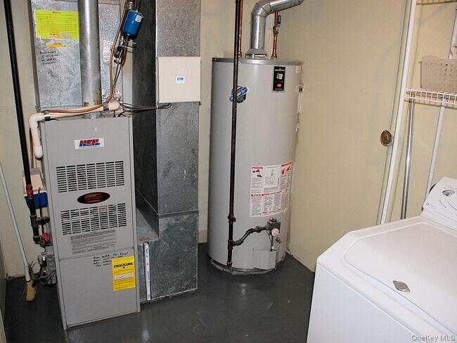 Building Photo - 1404 Pondcrest Ln