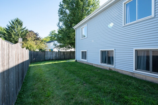 Building Photo - 2670 Stoneybrook Ln