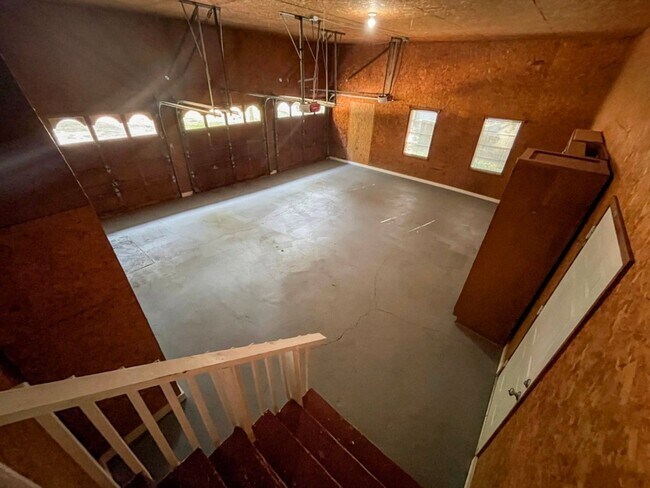 Building Photo - Renovated 3BR Ranch w/Basement
